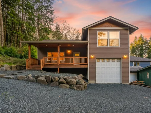 303 S Marine St, Rockaway Beach, OR 97136
