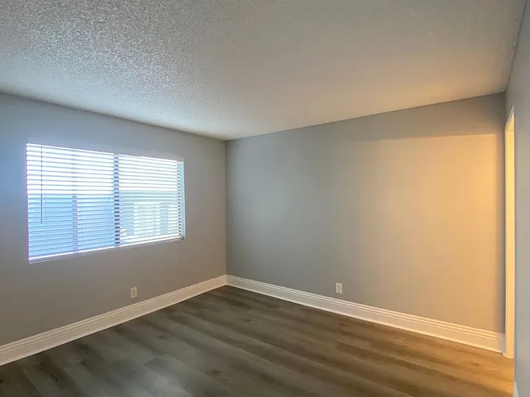 1429 E Florida St — Photo 9