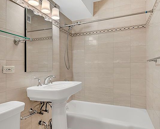5th image of 210 E 36th St APT 9G