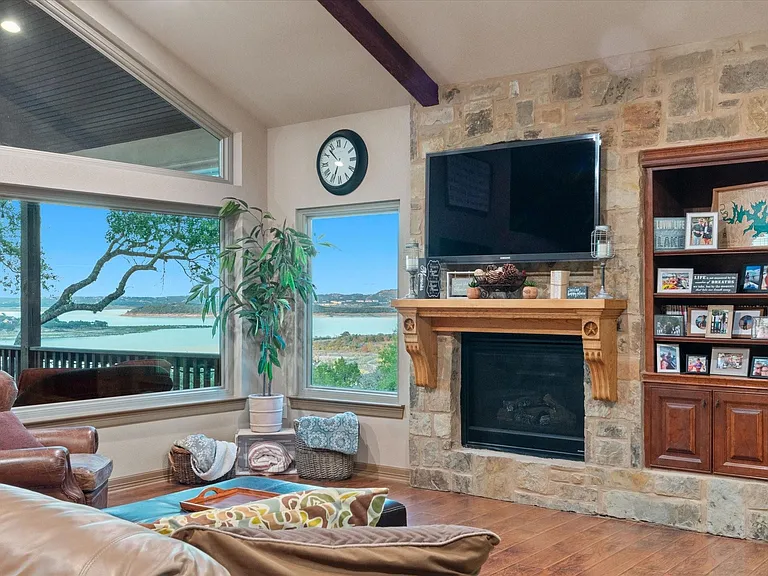785 Lake Frst — Photo 12