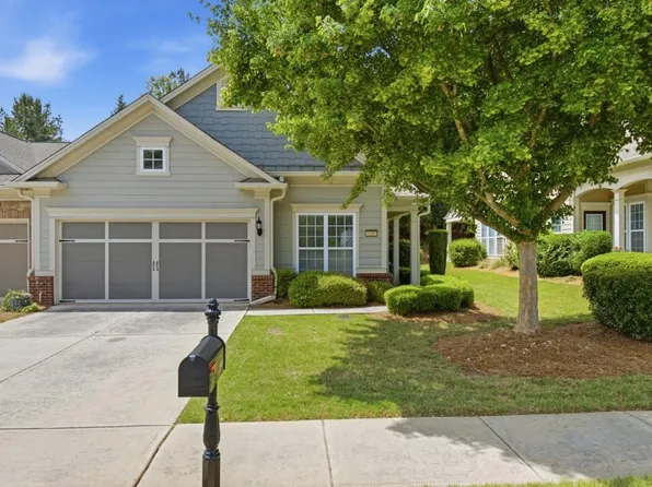 6201 Longleaf Dr, Hoschton, GA 30548