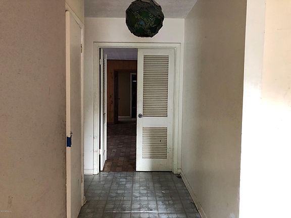2nd image of 245 W 40th St