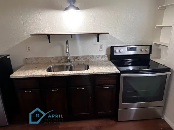 2055 W Summit Ave APT D, San Antonio, TX 78201