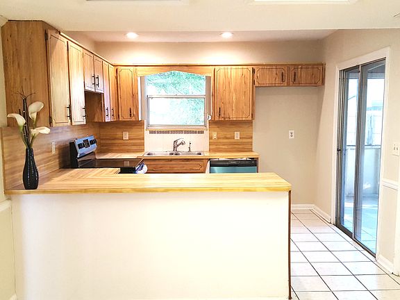 Kitchen w/ SS Appliance. 