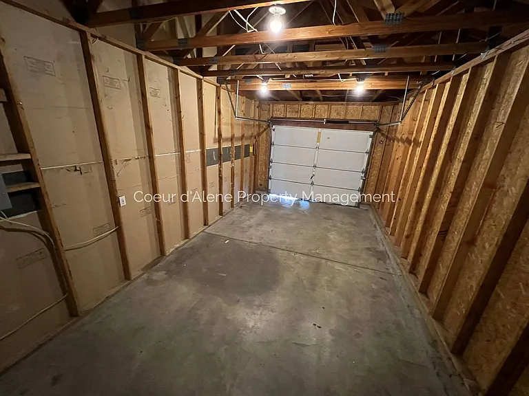 1908 E 1st Ave — Photo 11