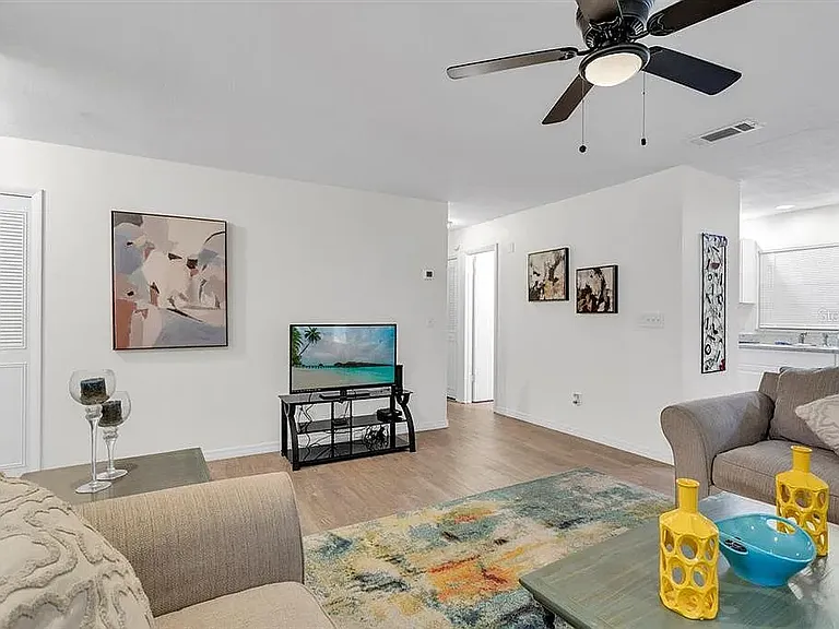 2207 Elizabeth Dr — Photo 1