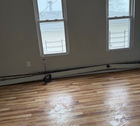 3rd image of 114-27 Bedell St Floor 2