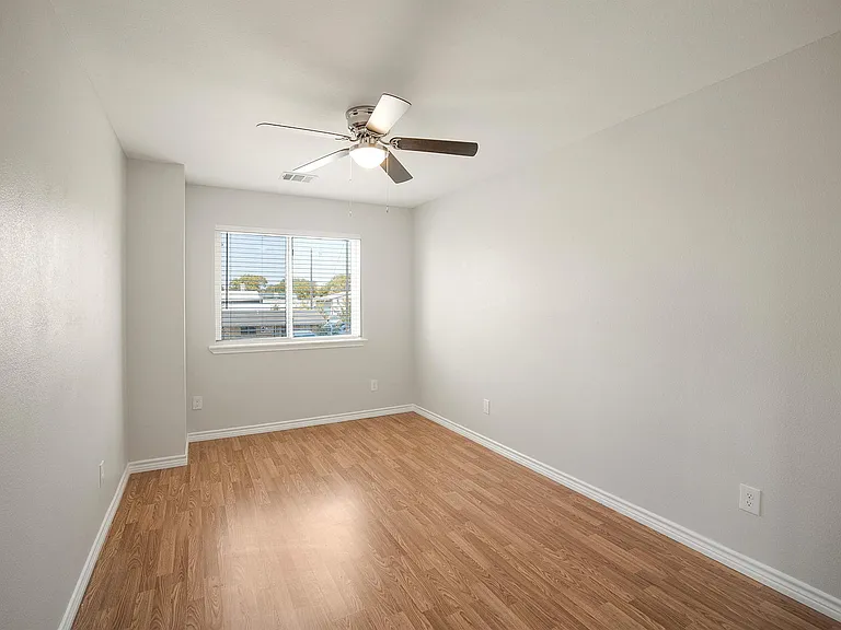 214 Lizzie St #B — Photo 12