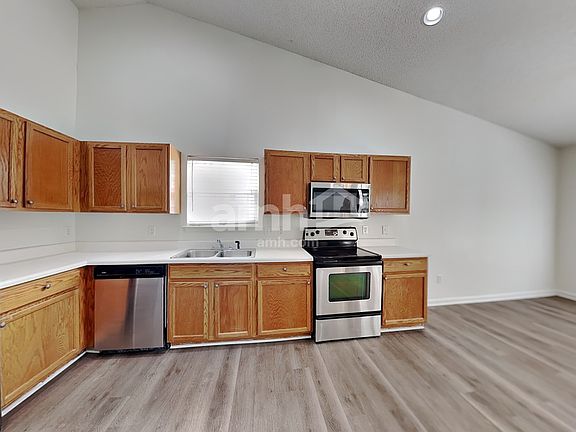 4th image of 1005 Glen Hollow Dr