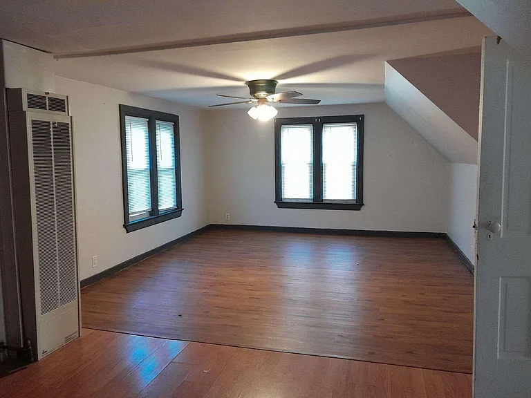 425 E Main St — Photo 7