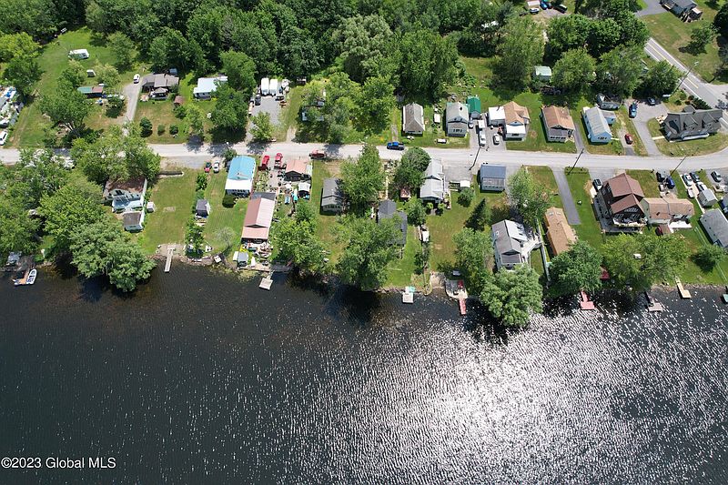3rd image of 183 Spring Road