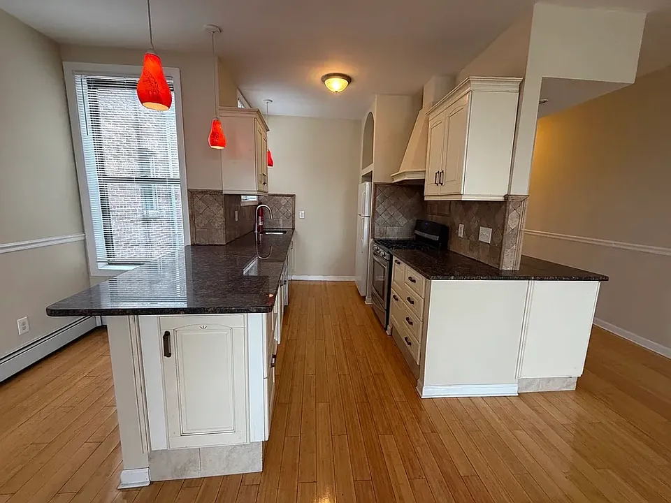 998 Broadway #4