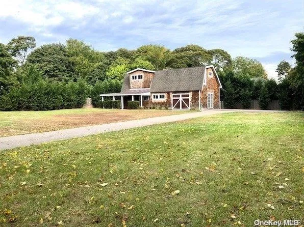 1 Halsey Avenue, East Quogue, NY 11942