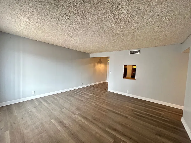 575 S Royal Crest Cir #8 — Photo 3