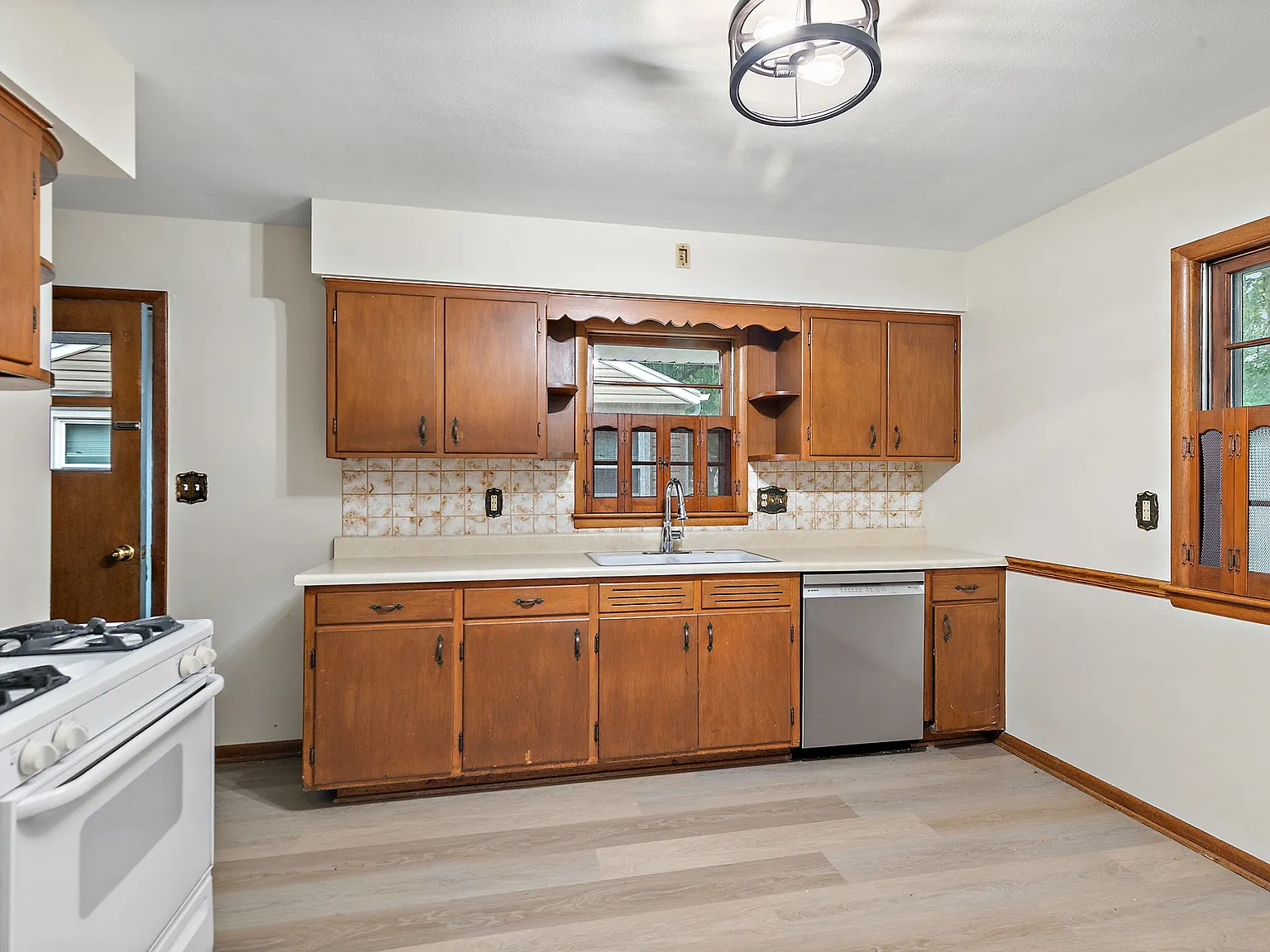 2107 Paradise Blvd. — Photo 4