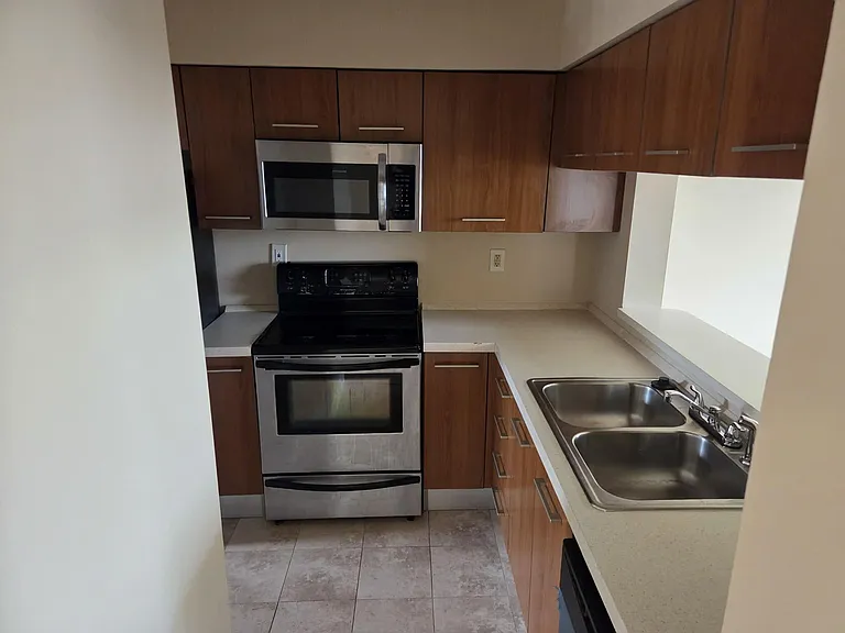 708 NW 92nd Ave — Photo 5