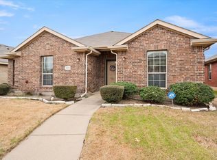 824 Clear Creek Dr, Desoto, TX 75115