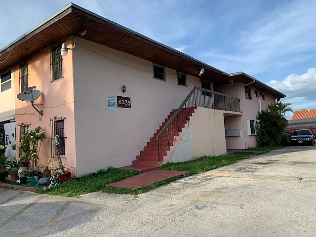 3 bed, 936 sqft, $2,300 — Photo 2