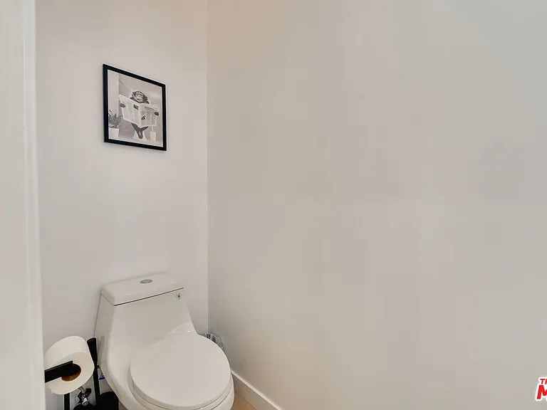 918 N San Vicente Blvd #B — Photo 10