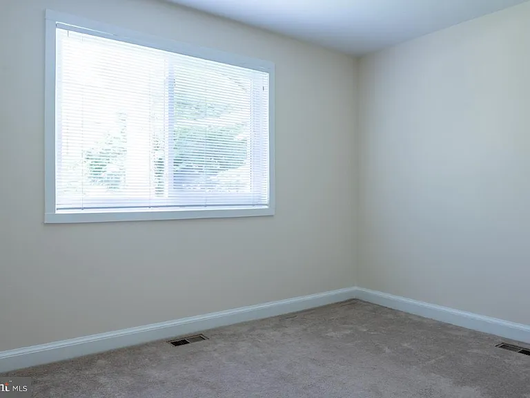 2031 Hillside Dr — Photo 19