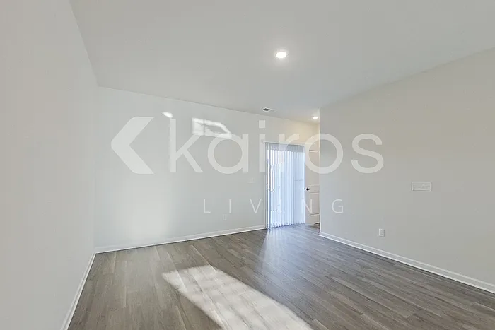 2191 Banyan Cir — Photo 9
