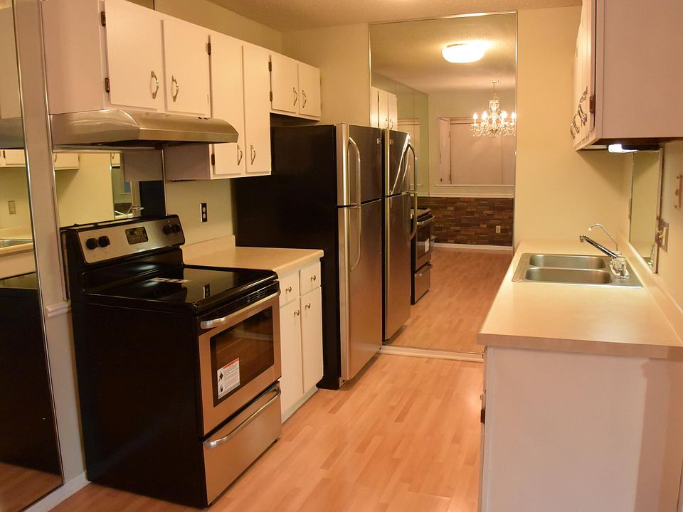 1st image of 14182 Pennock Ave #302