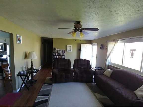 3rd image of 208 Wenner St