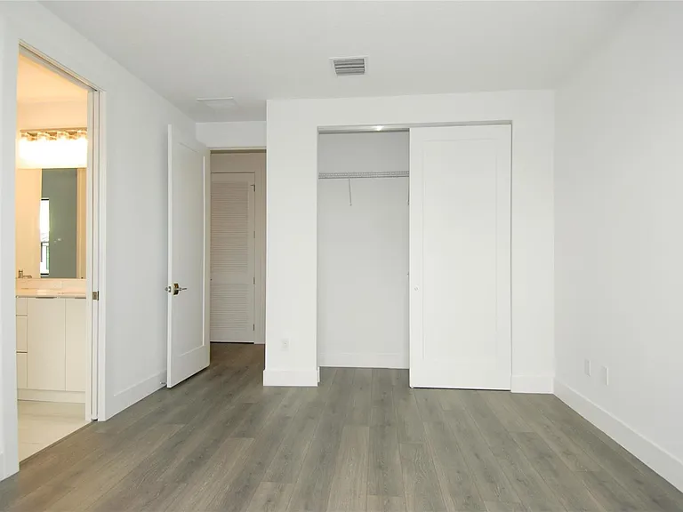 1435 SW 23rd St — Photo 15