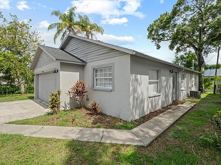 1004 Osage St — Photo 4