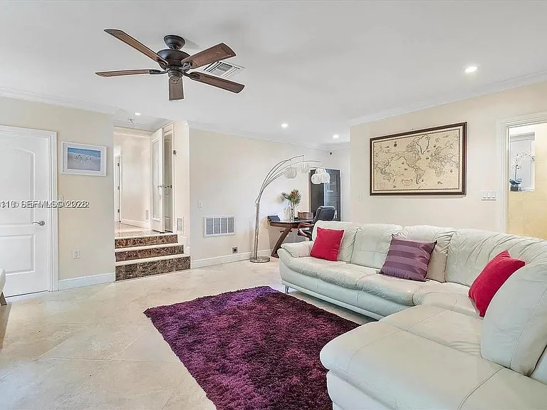 800 SW 12th Ave — Photo 14