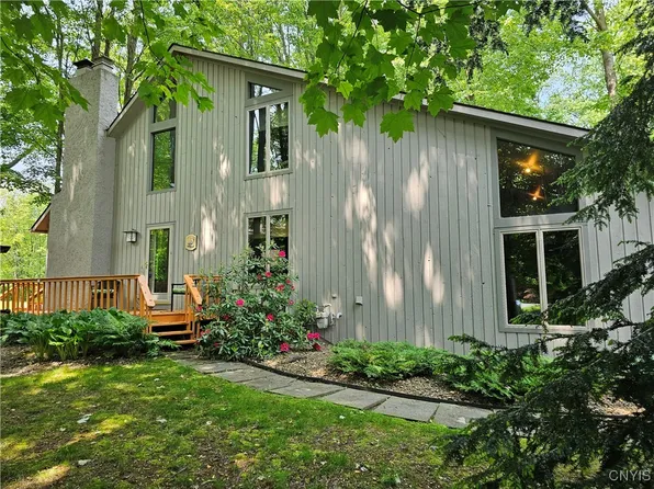 8807 Wandering Way, Baldwinsville, NY 13027