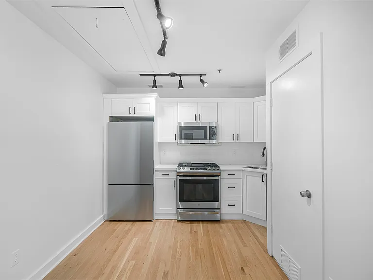 716 Madison St #204 — Photo 3