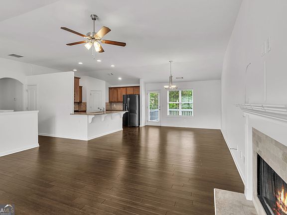 4th image of 2126 Crown Park Dr