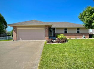 3909 SW 40th St, Topeka, KS 66610
