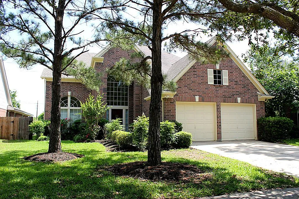 4 bed, 2.5 bath, 2578 sqft, $2,450 — Photo 1