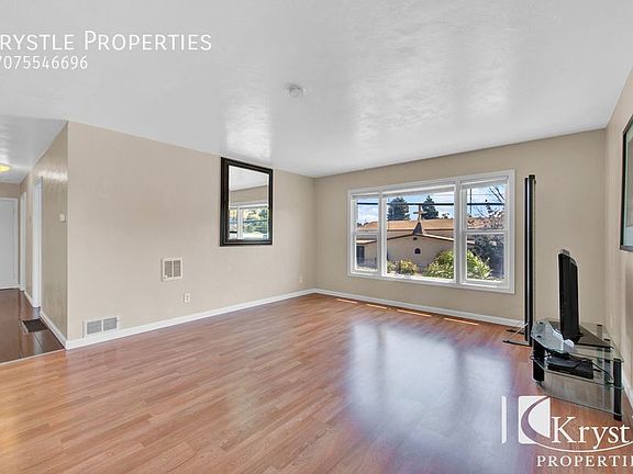 2nd image of 504 Lemon St #3