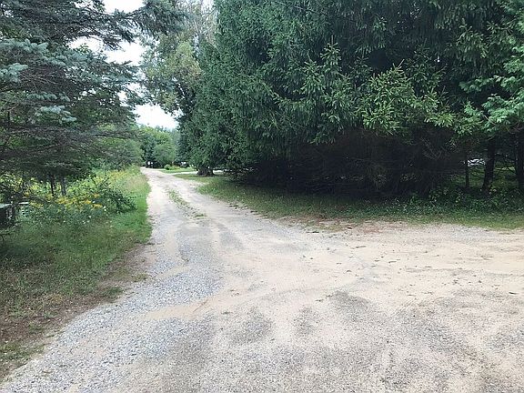 Private road and driveway