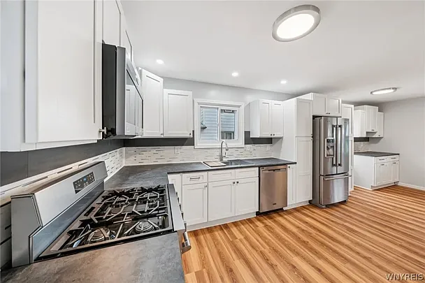 1468 Elm St — Photo 3