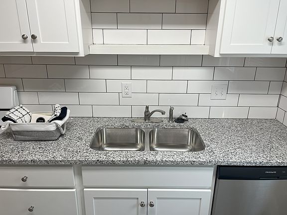 3rd image of 622-628 Blenheim Rd