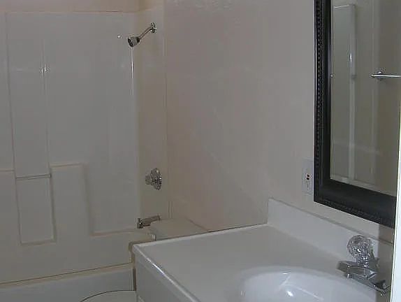 3rd image of 1539 W Hegel Ln