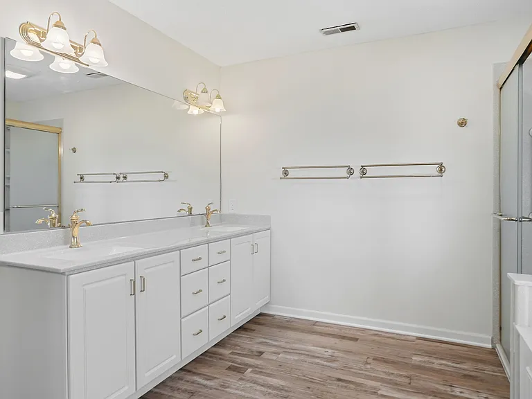 3604 Chatham Dr — Photo 15