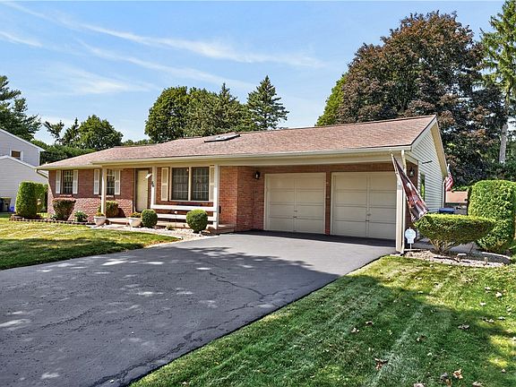 2nd image of 86 Courtly Cir