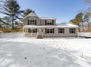 12 Crescent Bow, Ridge, NY 11961
