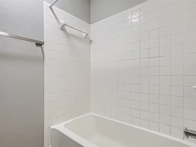 5810 Avery Island Ave — Photo 17