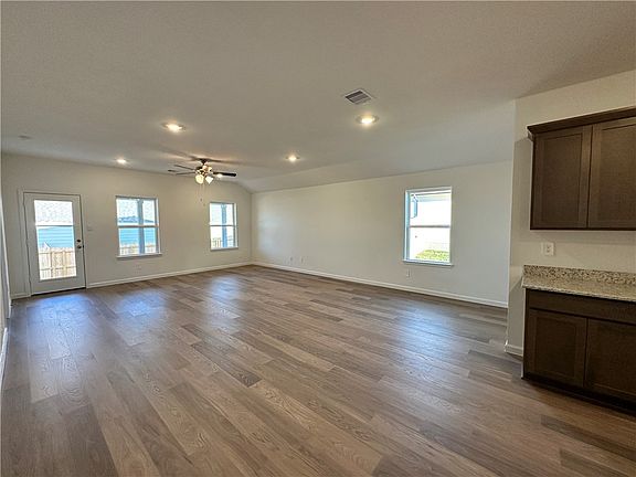 3rd image of 1724 San Jacinto Dr