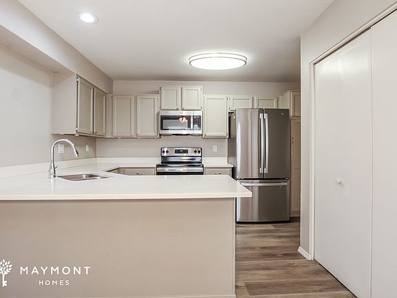 5th image of 1915 S 39th St Unit 15