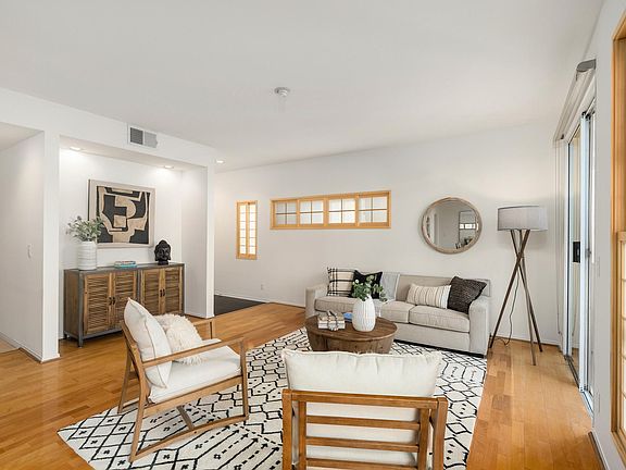 2nd image of 1024 7th St Unit 201