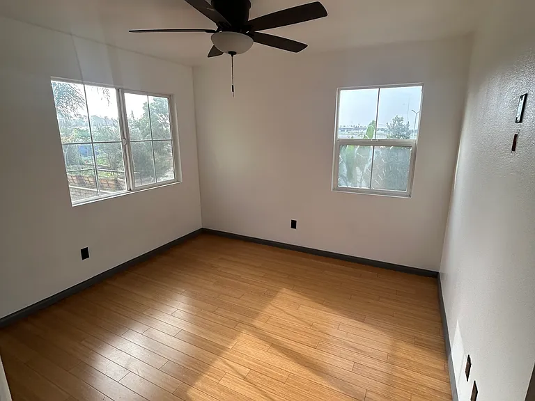 3630 W Medici Ln — Photo 9