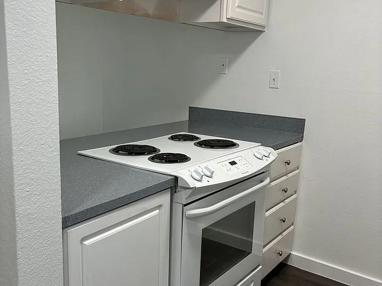 Interlakken Apartments — Photo 12