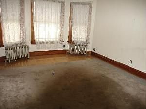 5th image of 6720 N Artesian Ave